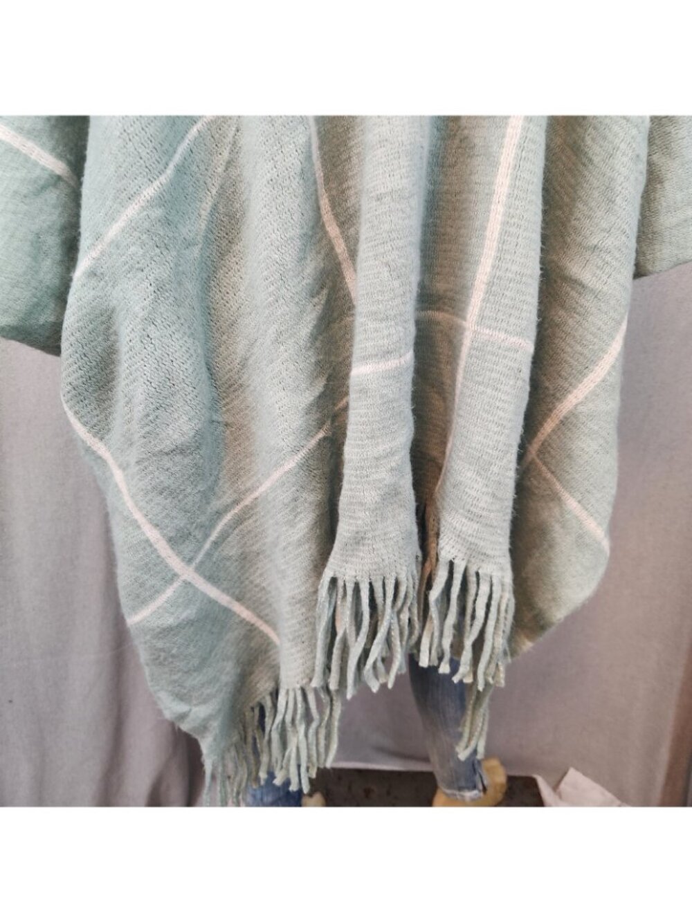 Vince Camuto Light Green Checks Poncho Style Knit Sweater w Fringe ONE SIZE USED - Picture 7 of 9
